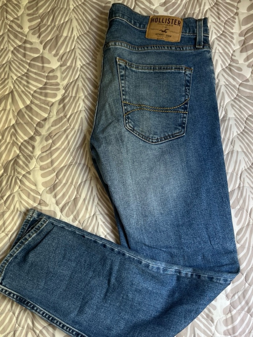 Hollister Men's Medium Blue Straight-Leg Jeans